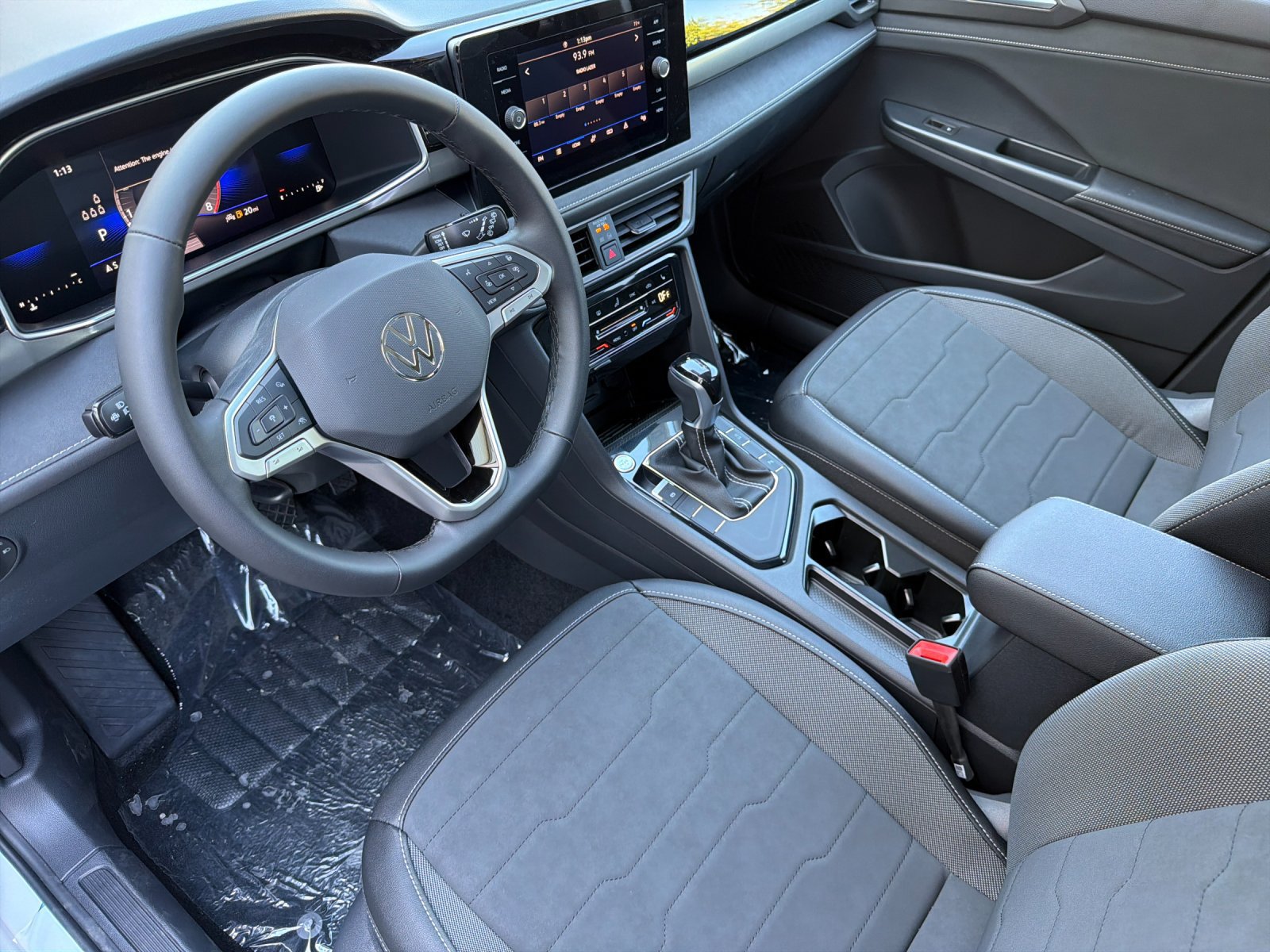 New 2027 Volkswagen Taos SE FWD image 10