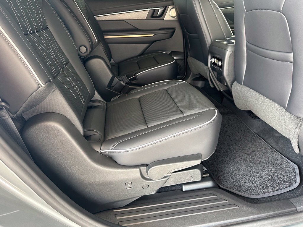New 2026 Buick Enclave Avenir w/ Super Cruise Package FWD image 37