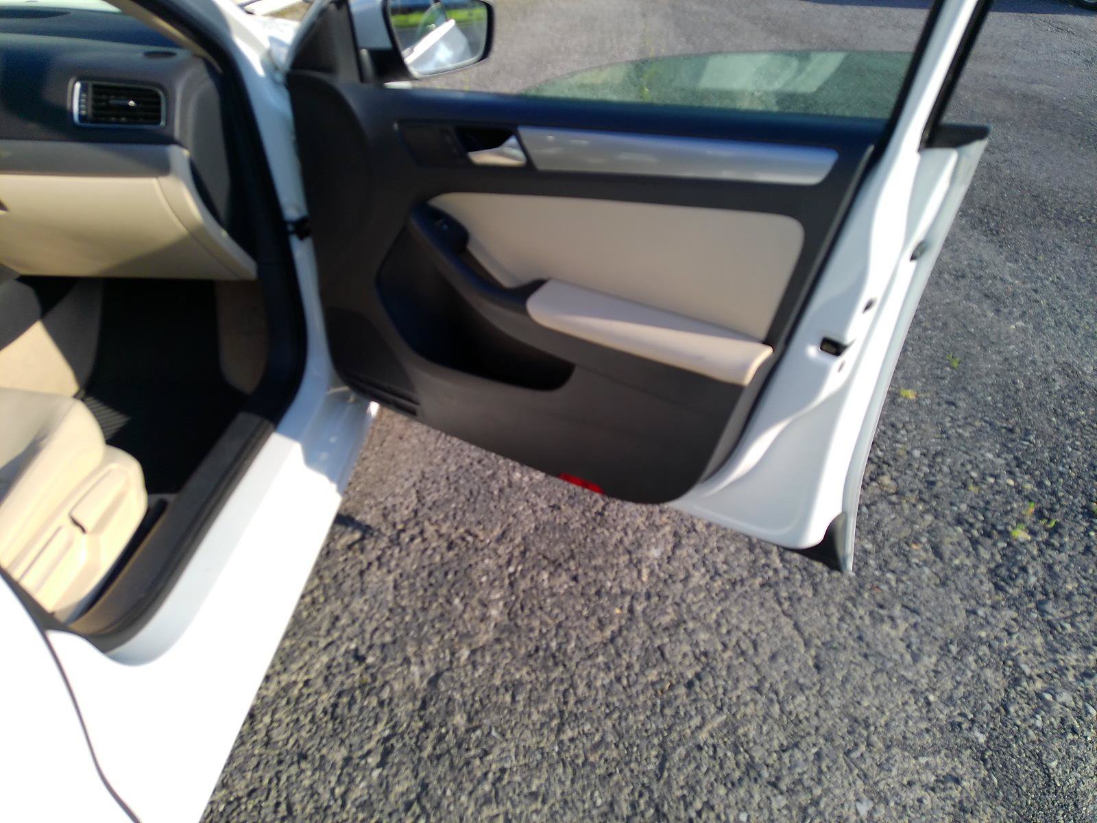 Used 2015 Volkswagen Jetta SE FWD image 42