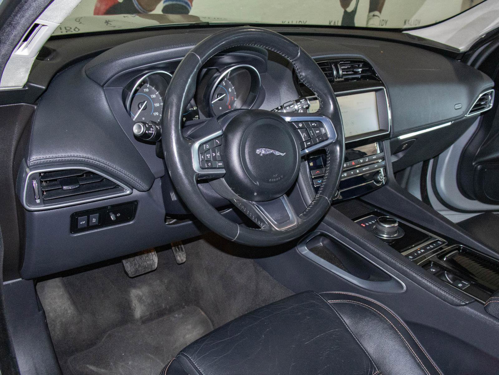 Used 2020 Jaguar F-PACE Prestige image 6