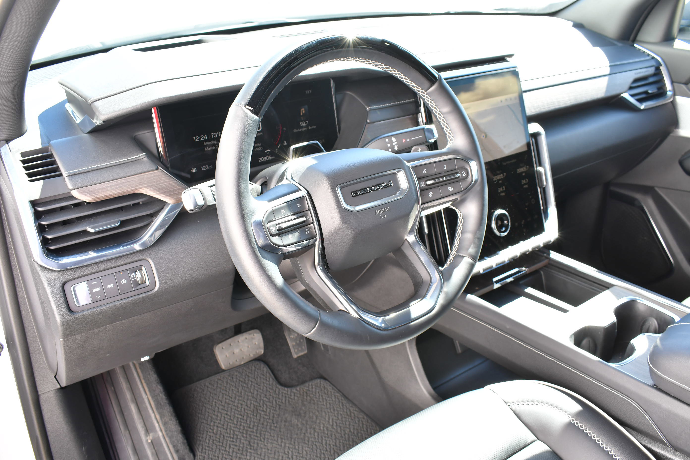 Used 2025 GMC Acadia Denali w/ Super Cruise Package image 13