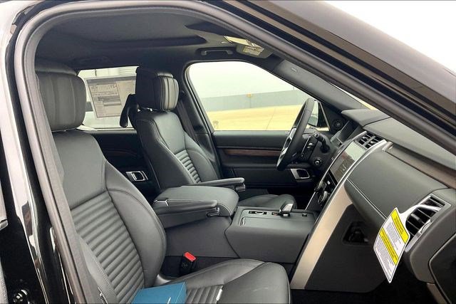 New 2026 Land Rover Discovery Dynamic SE image 12