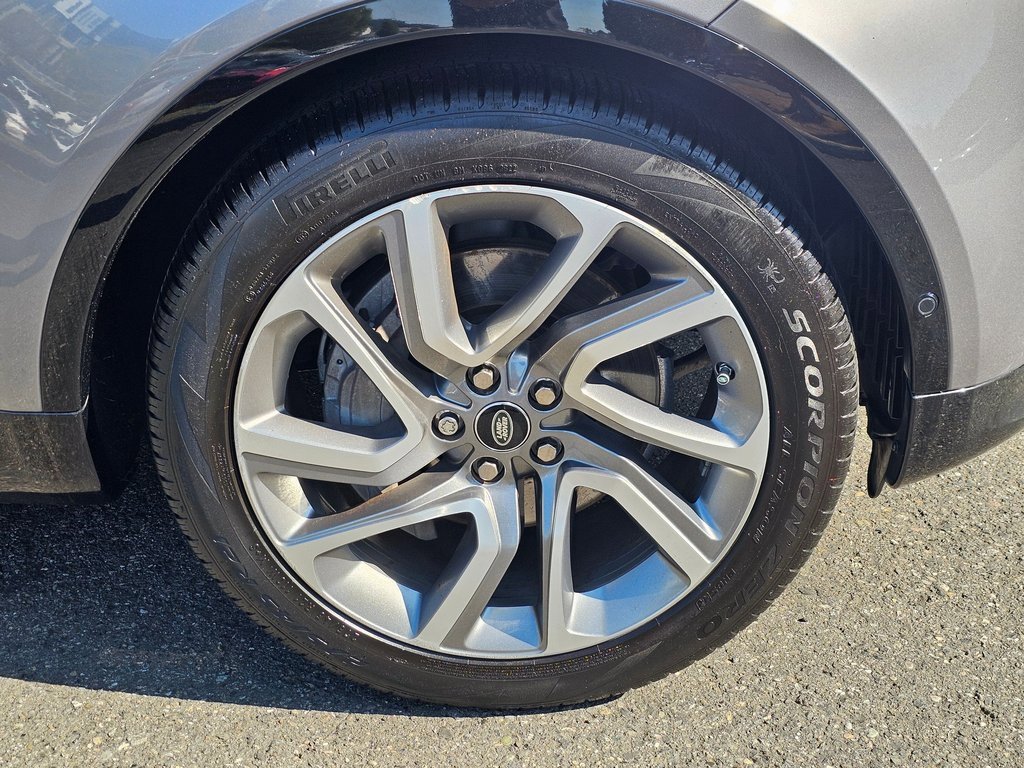 Used 2020 Land Rover Discovery Landmark image 32