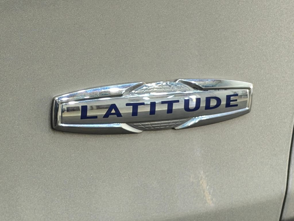 Used 2017 Jeep Cherokee Latitude w/ Cold Weather Group image 46