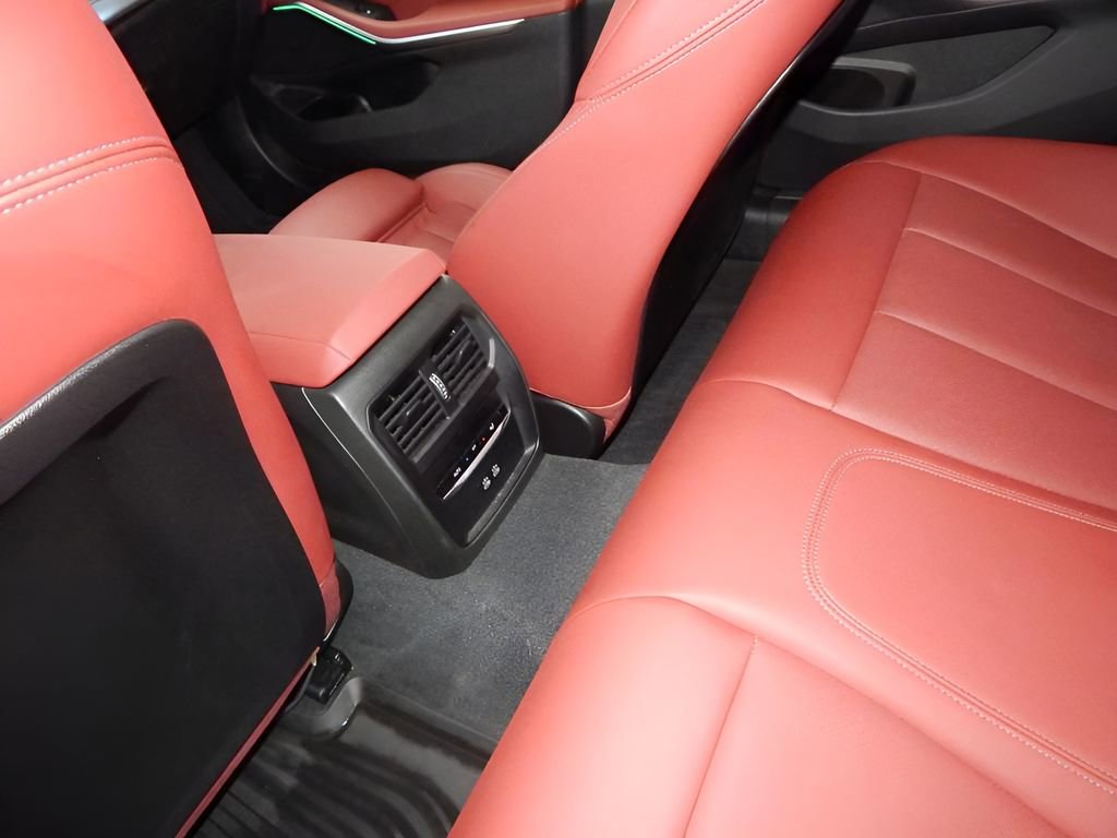 Used 2025 BMW 330i xDrive Sedan w/ M Sport Package image 33