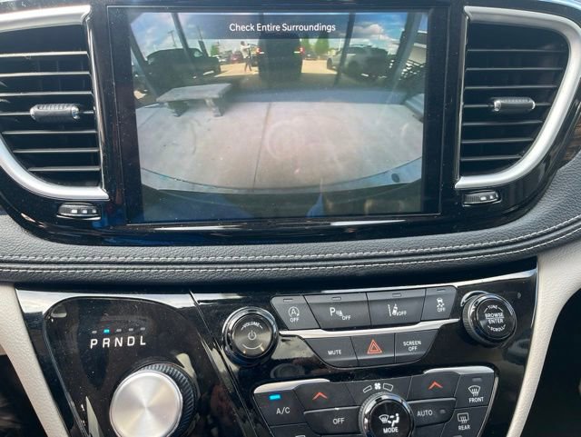 Used 2023 Chrysler Pacifica Limited FWD image 7