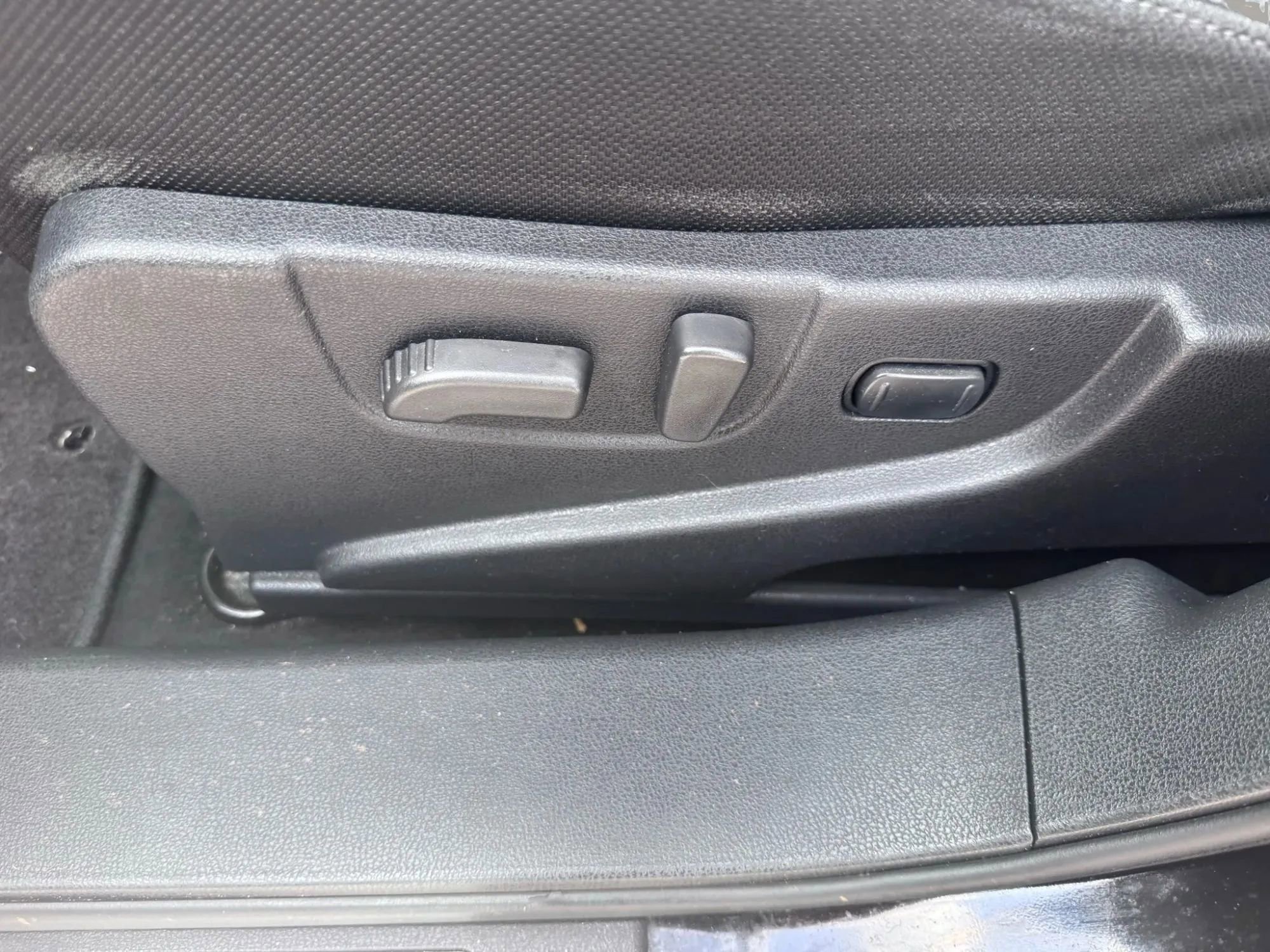 Used 2013 Nissan Rogue SV image 18