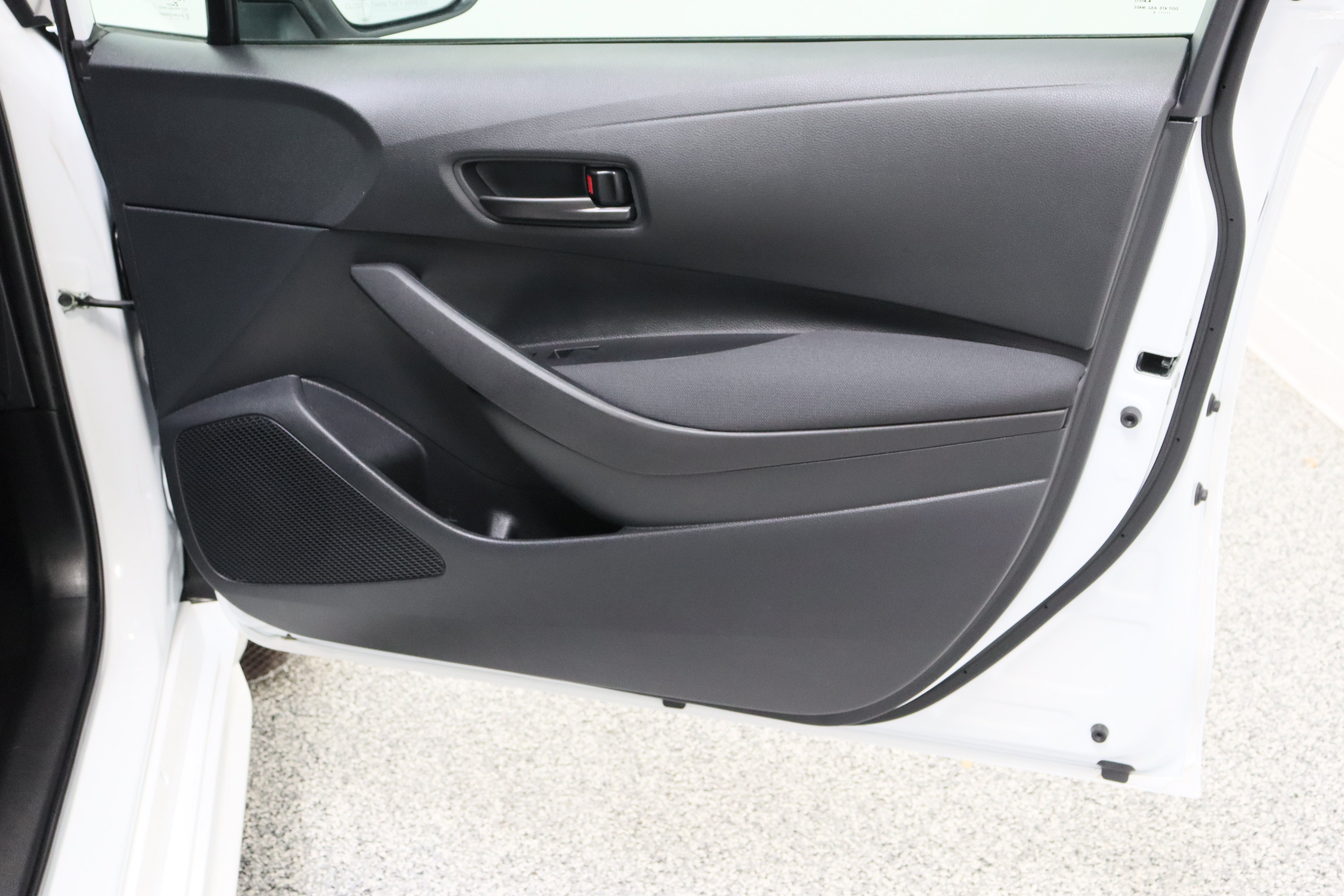 Used 2025 Toyota Corolla LE FWD image 31