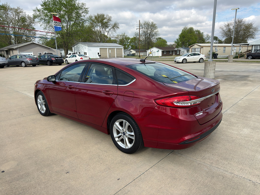 Used 2018 Ford Fusion SE w/ Fusion SE Technology Package FWD image 5