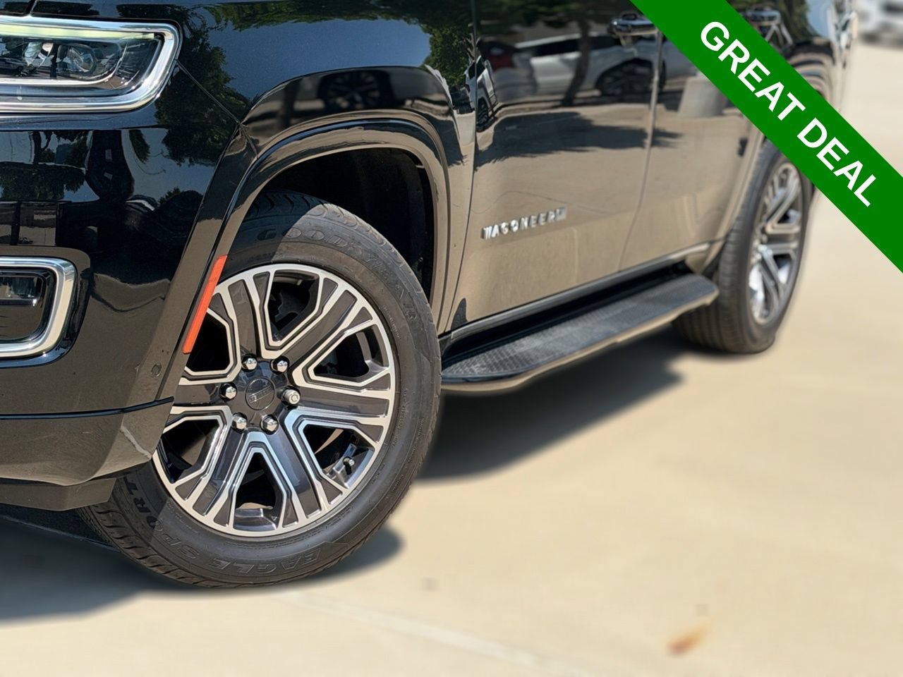 Used 2023 Jeep Wagoneer 4WD w/ Premium Group I image 9