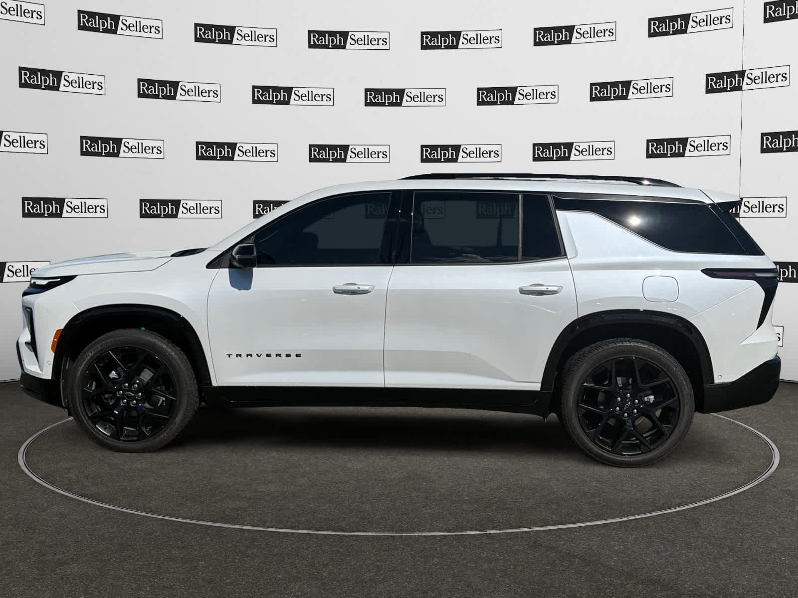 Used 2024 Chevrolet Traverse RS FWD image 3