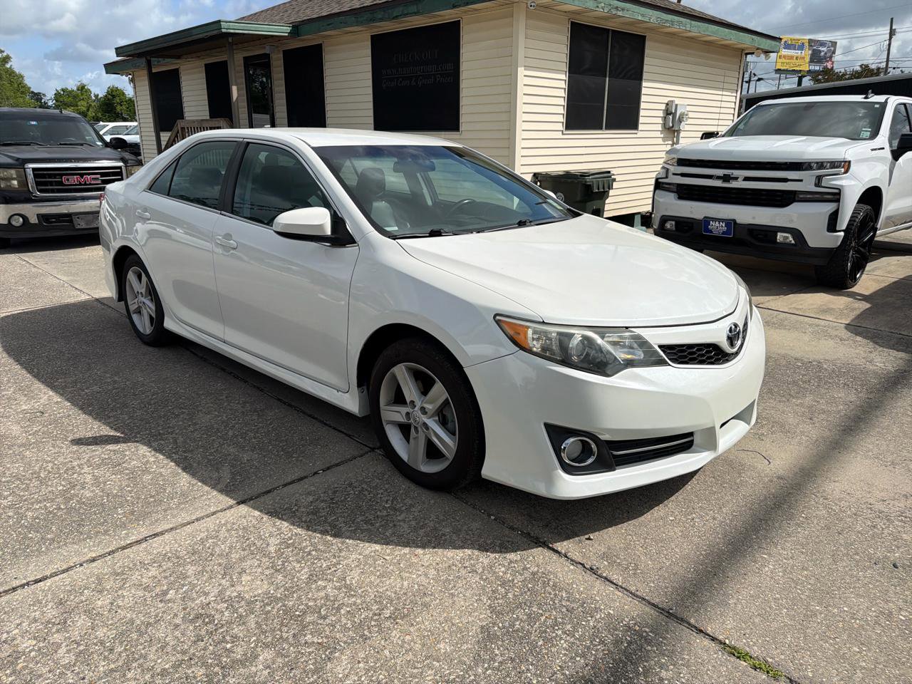 Used 2014 Toyota Camry SE image 11