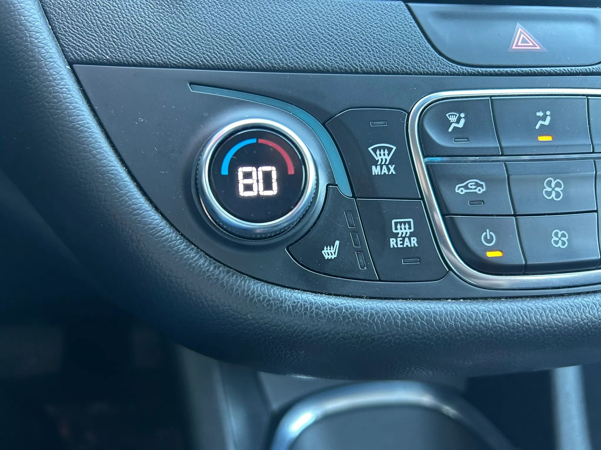 Used 2019 Chevrolet Malibu Hybrid w/ Leather Package FWD image 9