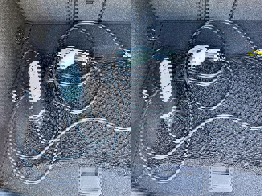 Used 2016 Volkswagen e-Golf SE w/ DC Fast Charging Package FWD image 16