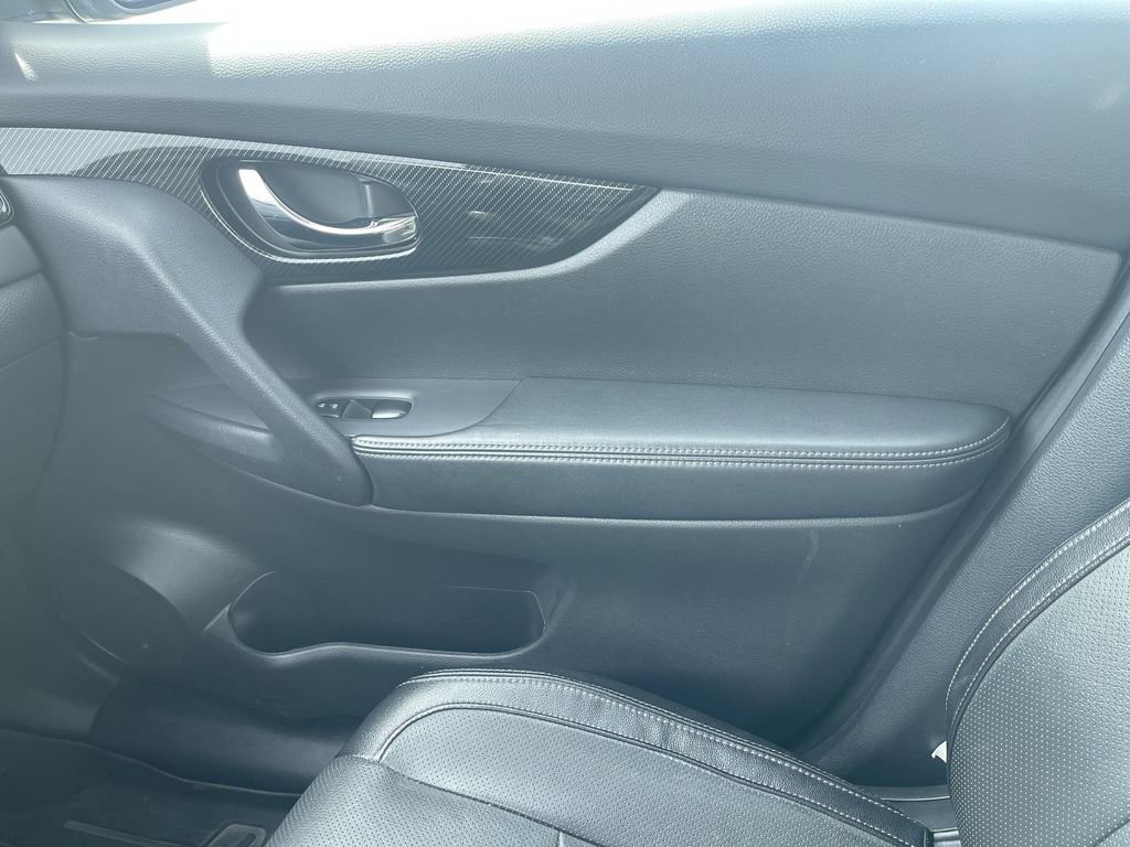 Used 2017 Nissan Rogue SL w/ SL Premium Package image 22