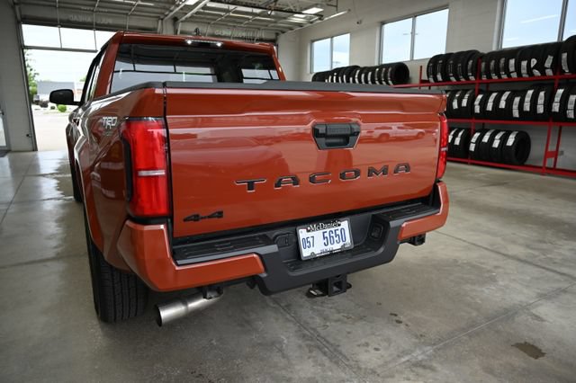 Used 2025 Toyota Tacoma TRD Sport AWD/4WD image 6