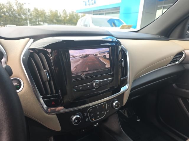 Used 2022 Chevrolet Traverse LS image 19