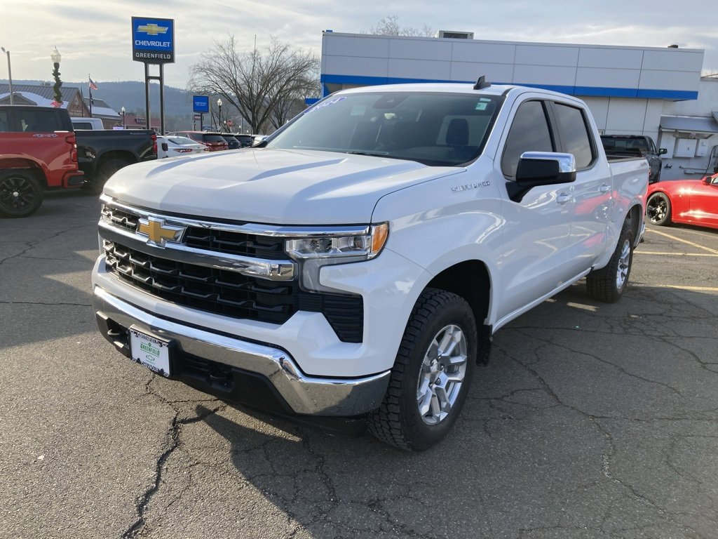 Used 2024 Chevrolet Silverado 1500 LT image 3