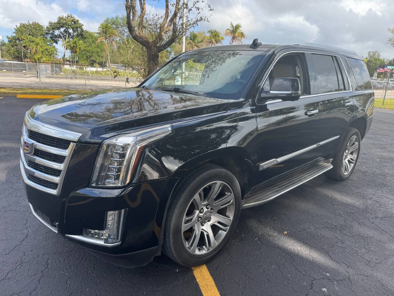 Used 2015 Cadillac Escalade Premium AWD/4WD image 3