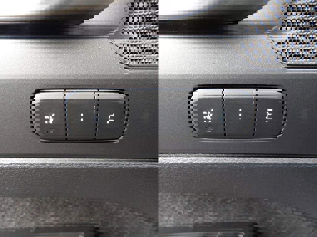 Used 2021 Volvo XC40 T5 R-Design w/ Climate Package image 10