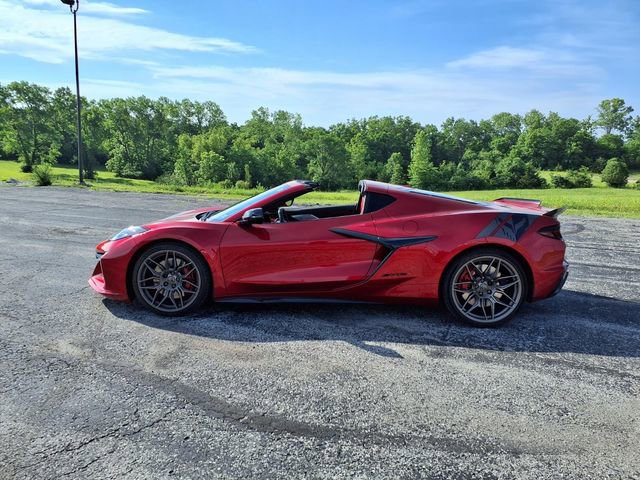 Used 2025 Chevrolet Corvette Z06 RWD image 28