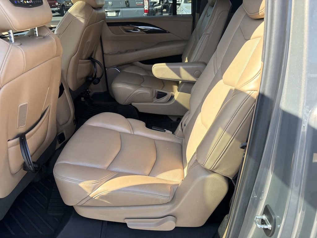 Used 2019 Cadillac Escalade ESV Platinum AWD/4WD image 15