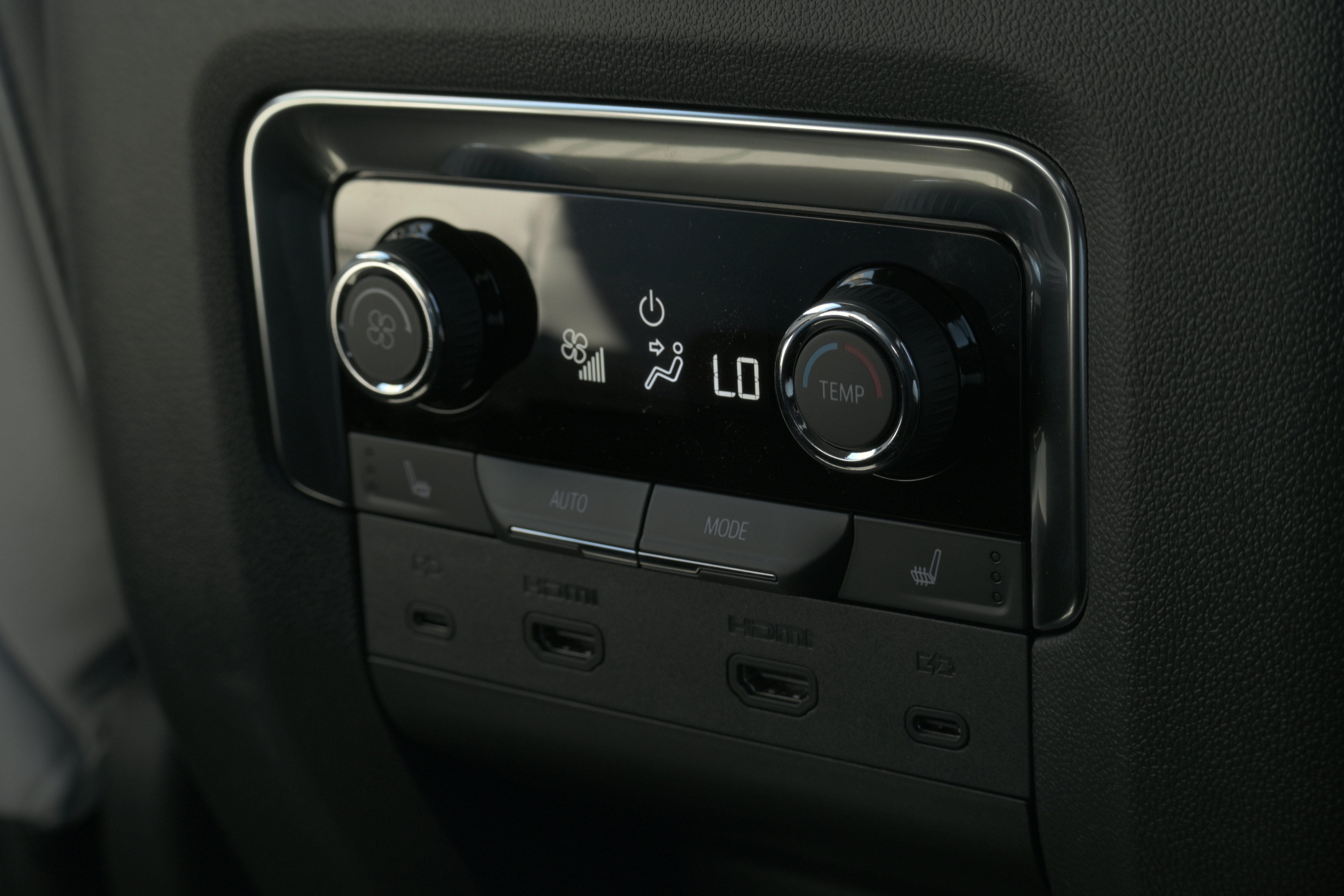 New 2026 Chevrolet Suburban Premier AWD/4WD image 15
