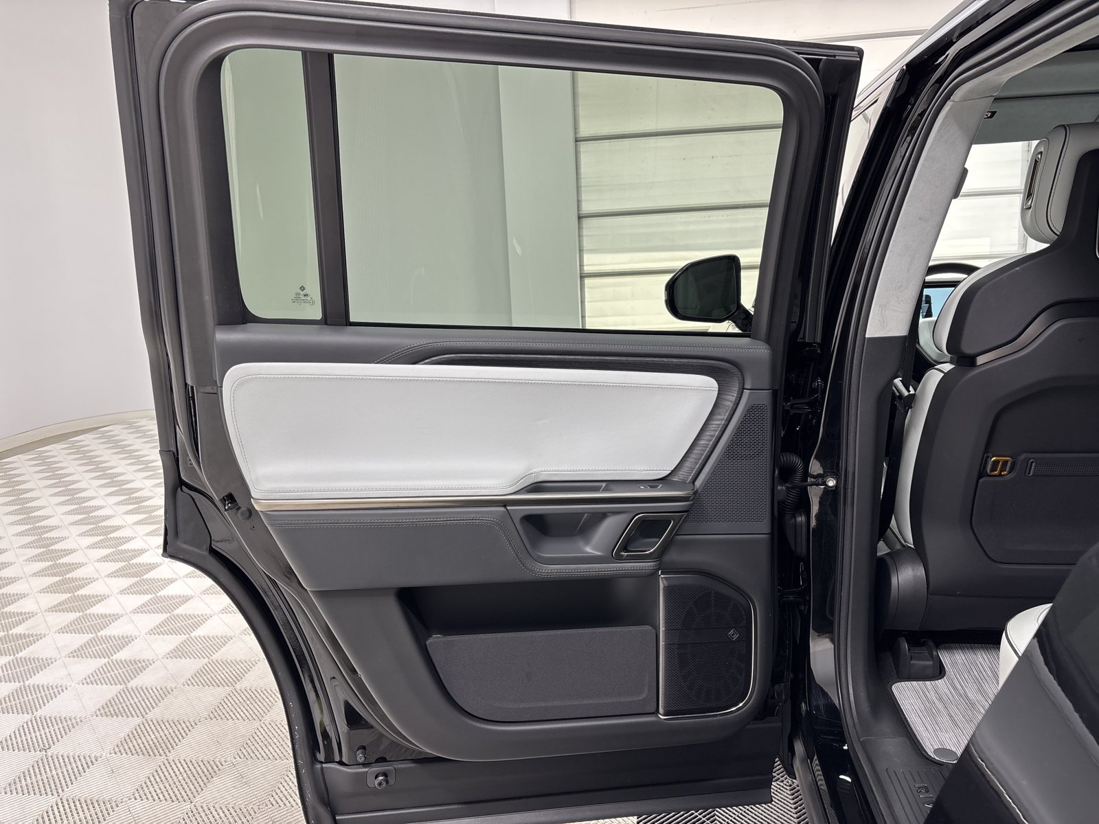 Used 2024 Rivian R1S Adventure AWD/4WD image 17