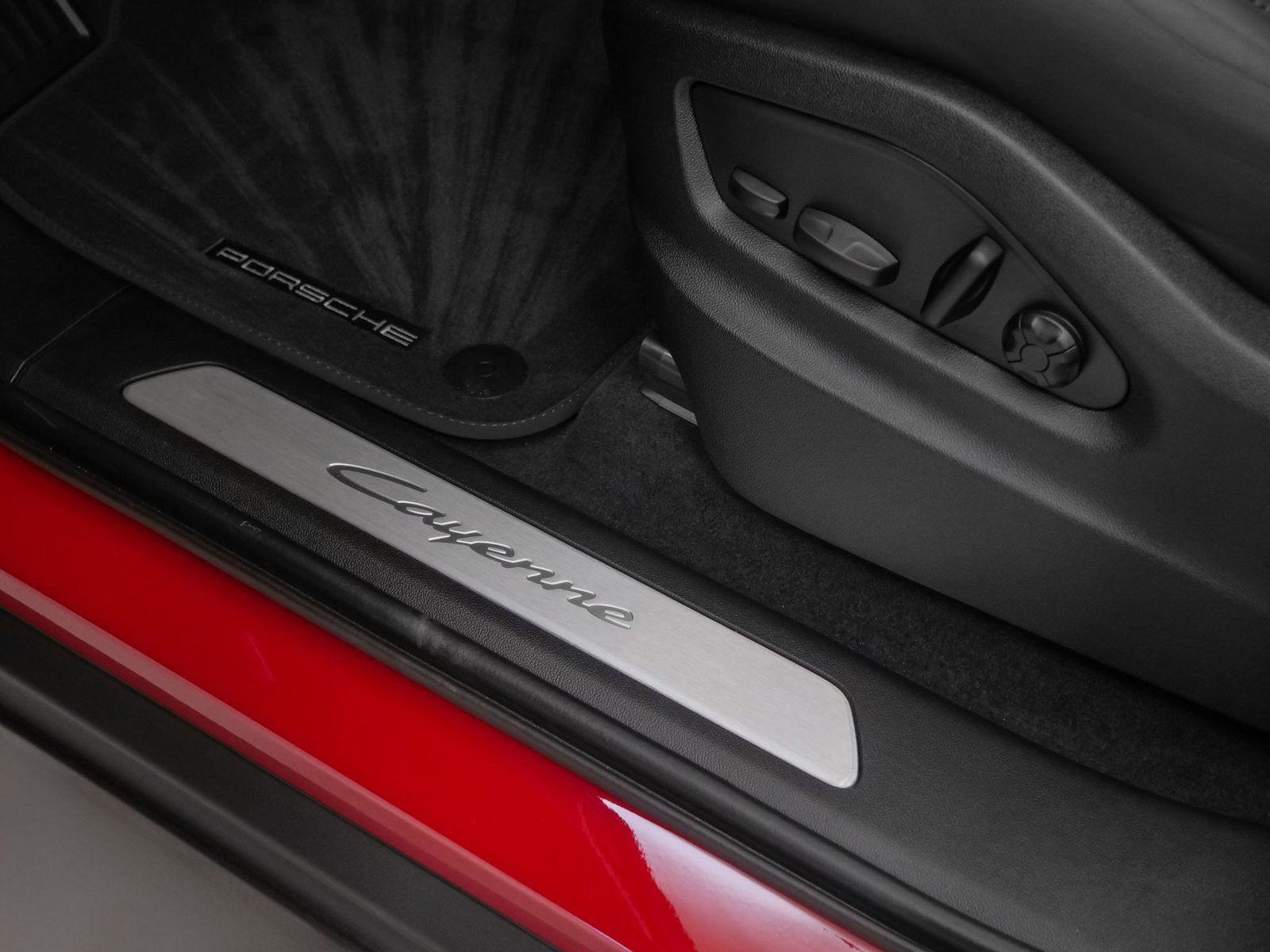 Used 2024 Porsche Cayenne Coupe image 27