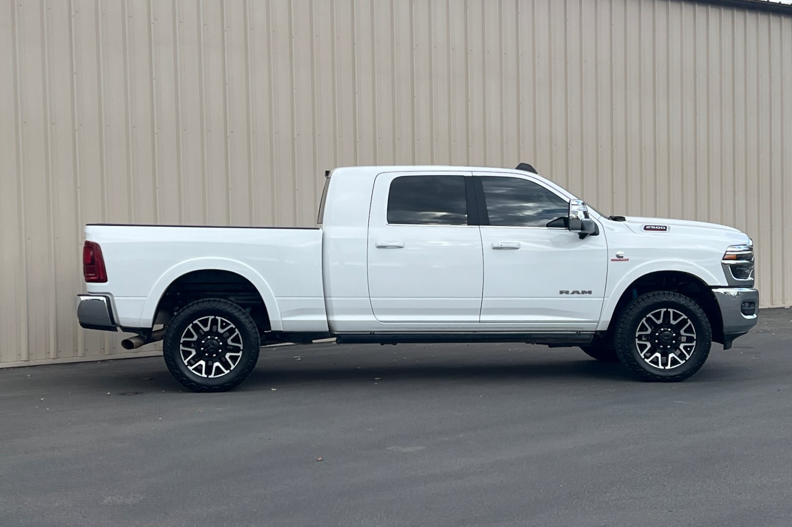 Used 2025 RAM 2500 Limited AWD/4WD image 11