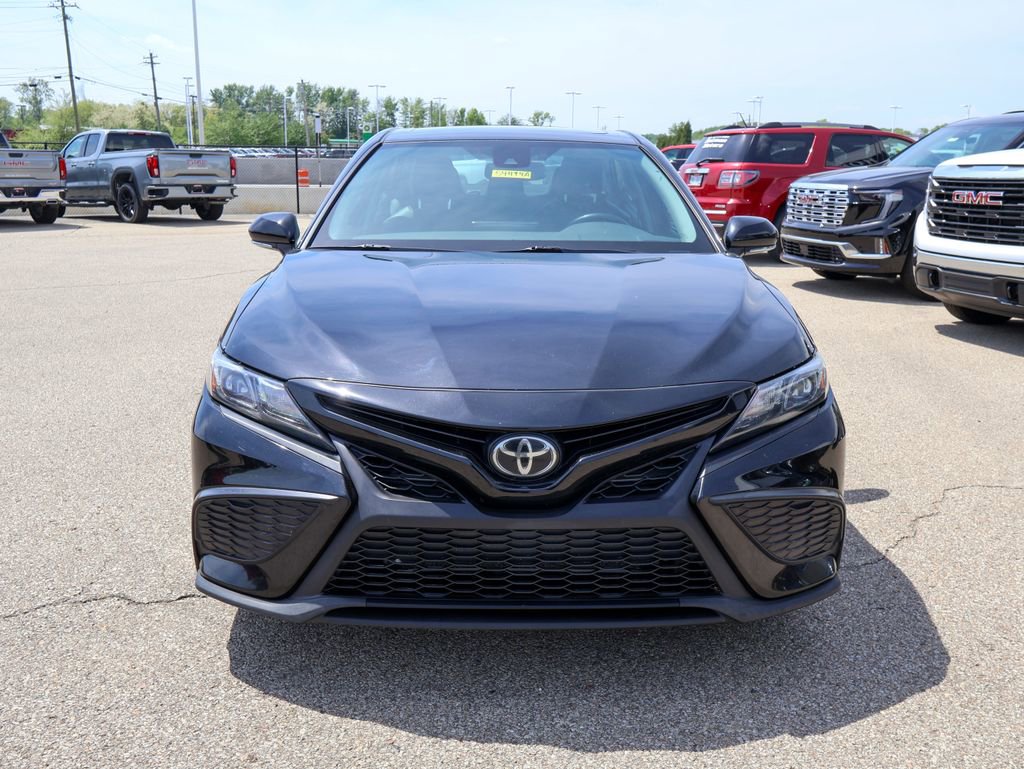 Used 2021 Toyota Camry SE w/ Cold Weather Package FWD image 27