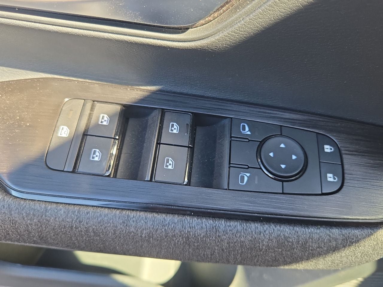 Used 2025 Nissan Kicks SV FWD image 15