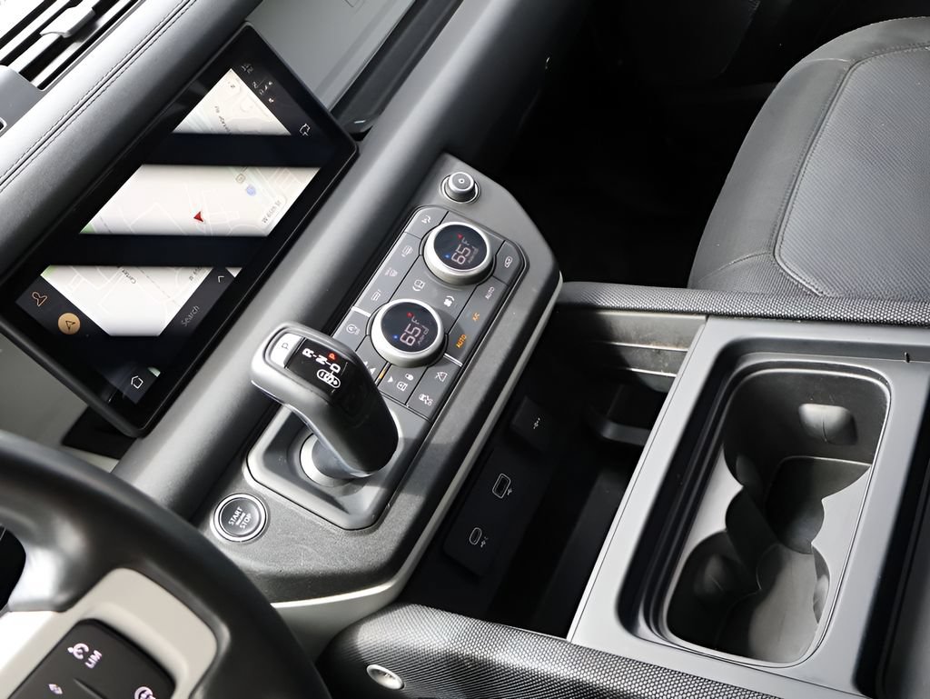 Used 2021 Land Rover Defender 110 X-Dynamic SE AWD/4WD image 18