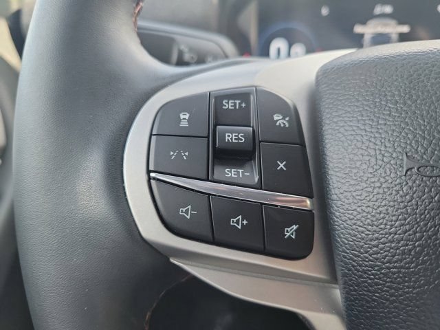 Used 2025 Ford Explorer Active AWD/4WD image 24
