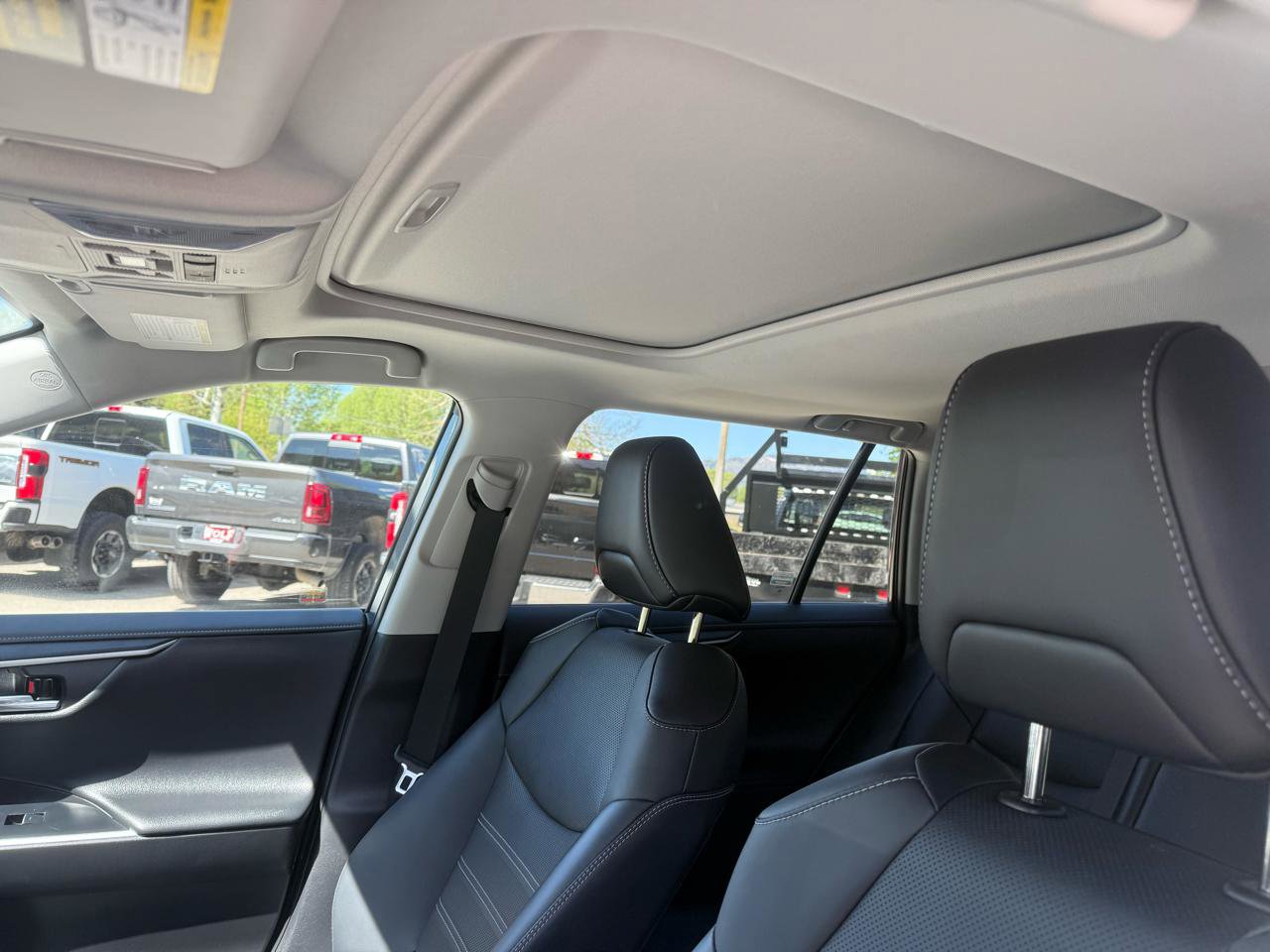 Used 2022 Toyota RAV4 Limited AWD/4WD image 10