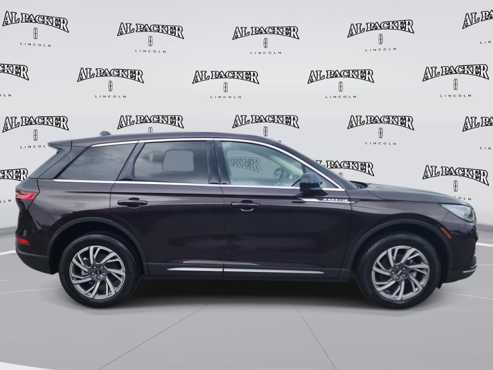 Used 2023 Lincoln Corsair FWD w/ Towing Package image 6