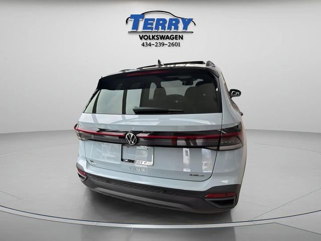 New 2026 Volkswagen Taos SE image 3