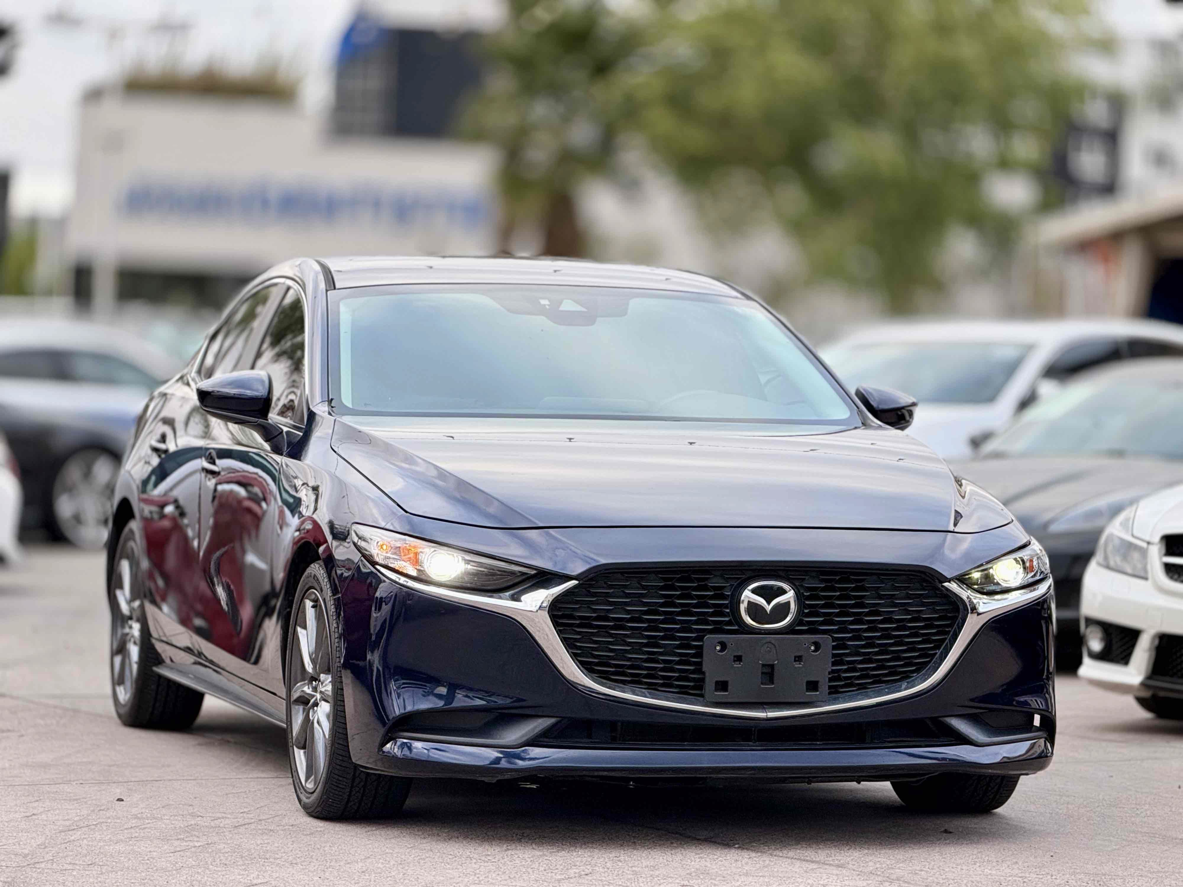 Used 2020 MAZDA MAZDA3 Sedan FWD image 3