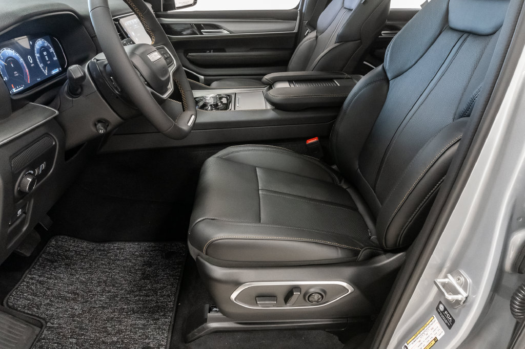 New 2026 Jeep Grand Wagoneer 4WD image 12