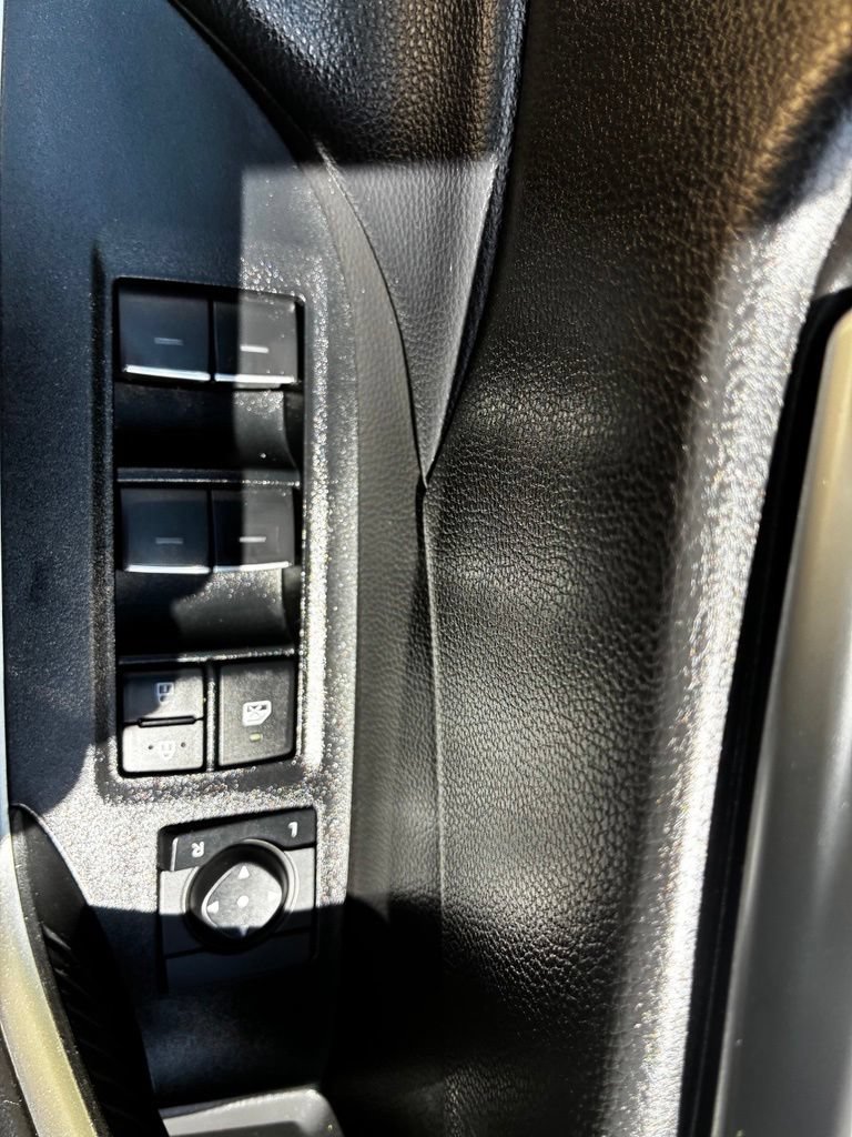 Used 2025 Toyota RAV4 XLE AWD/4WD image 24