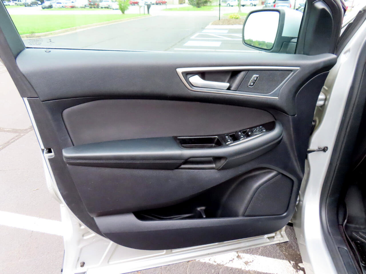 Used 2019 Ford Edge SEL image 16