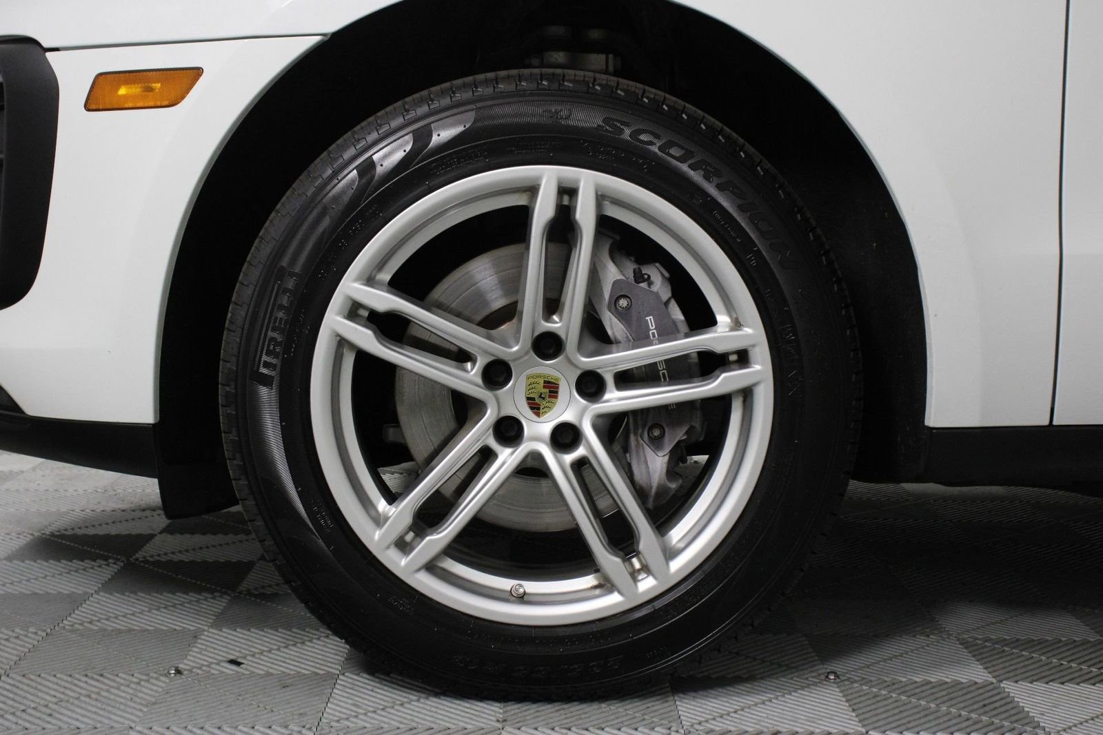 Certified 2022 Porsche Macan AWD/4WD image 30