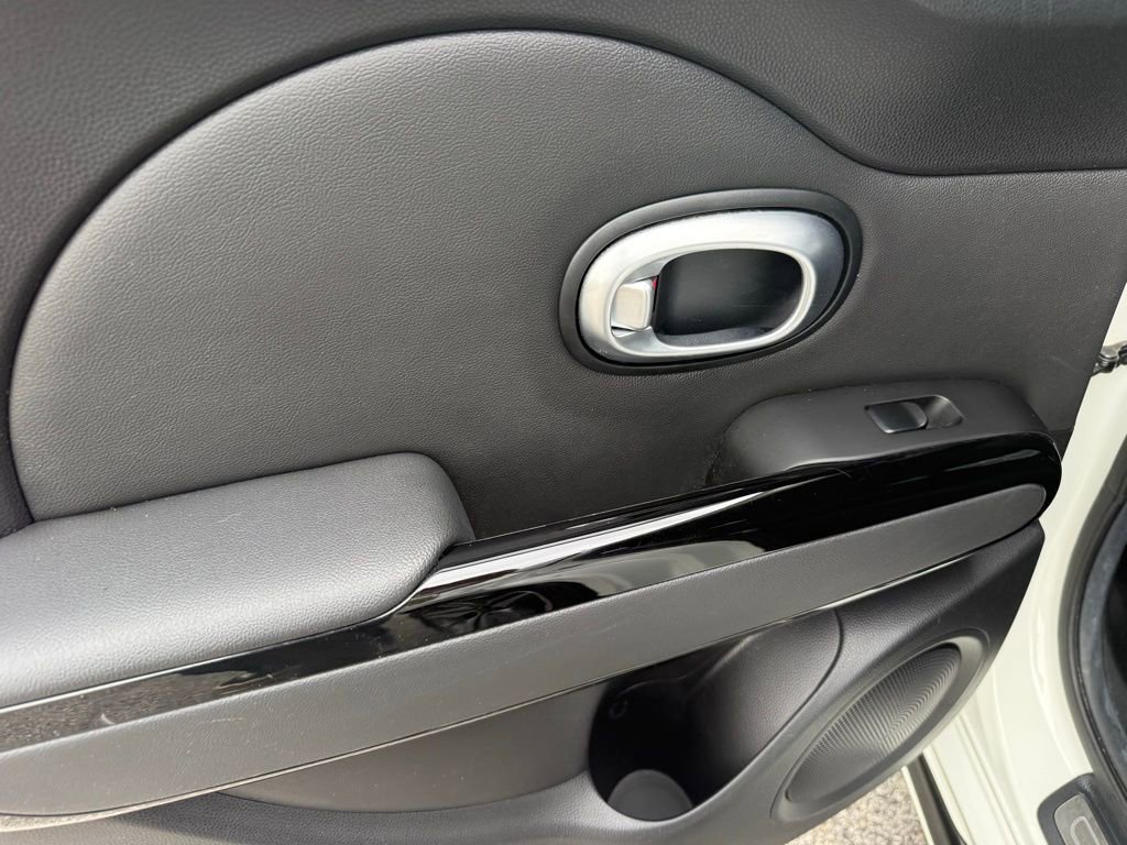 Used 2016 Kia Soul + w/ Soulful Package FWD image 32