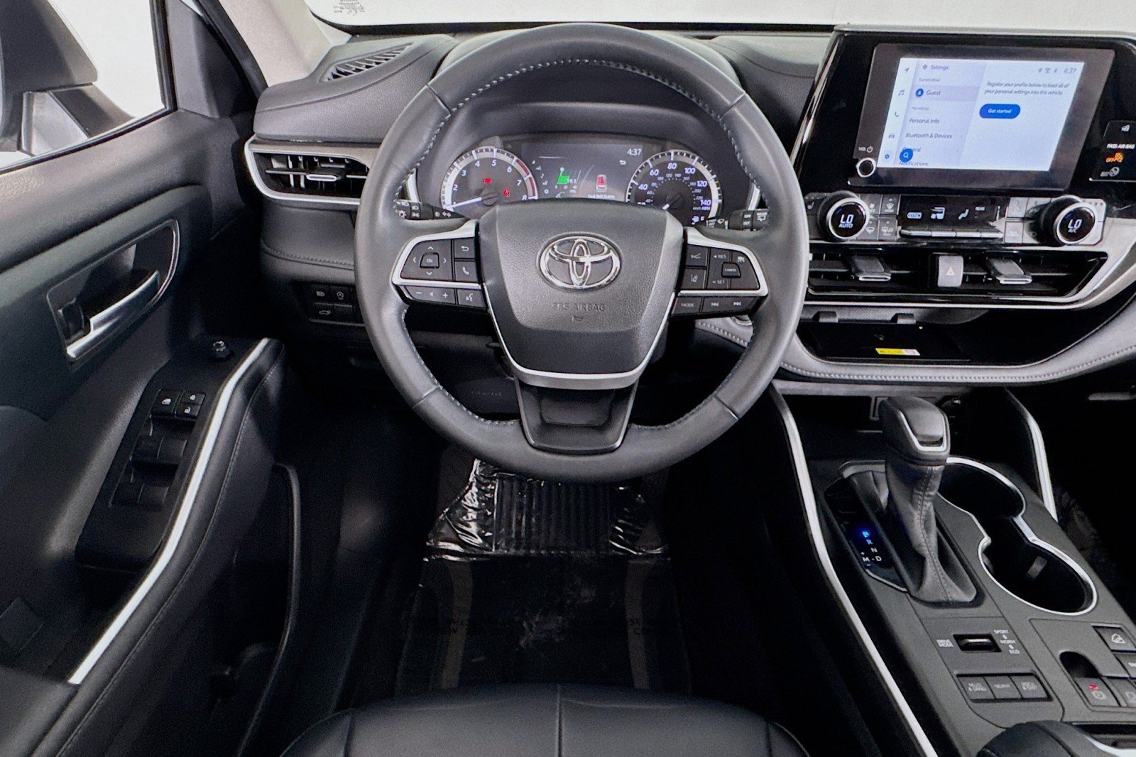 Used 2023 Toyota Highlander XLE AWD/4WD image 5