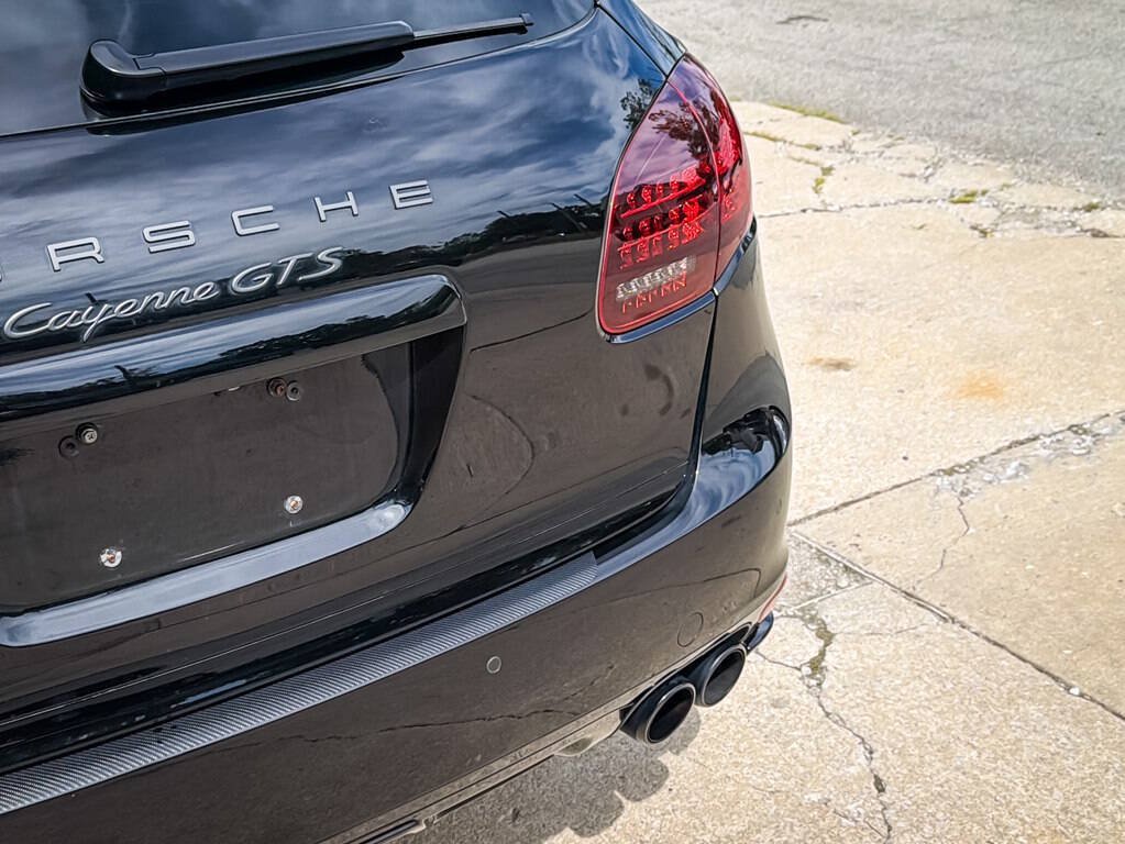 Used 2013 Porsche Cayenne GTS w/ Carbon Fibre Interior Pkg AWD/4WD image 13