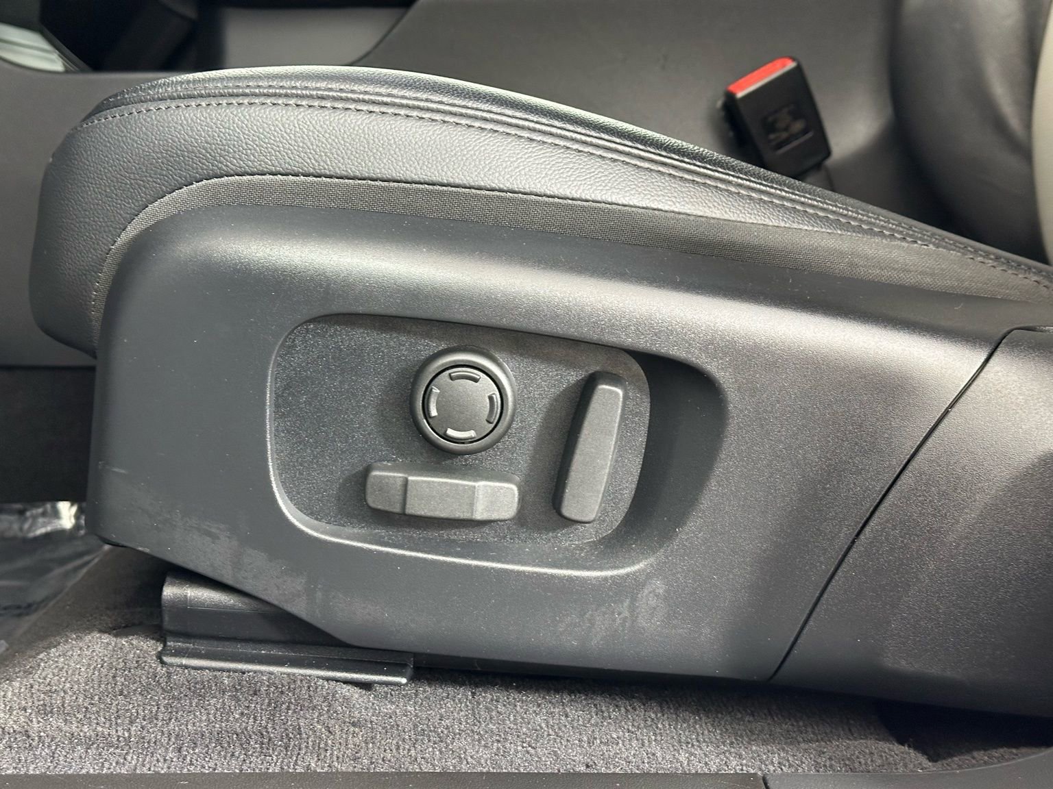 Used 2023 Land Rover Range Rover Evoque R-Dynamic S image 7