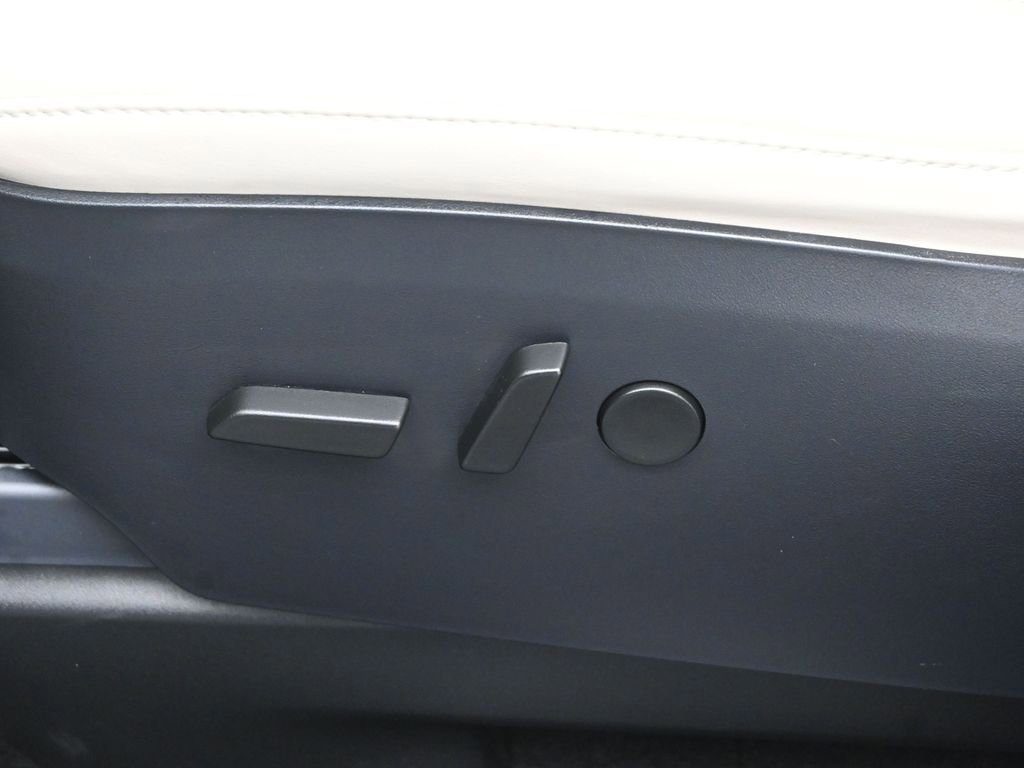 Used 2020 Tesla Model X Long Range image 8