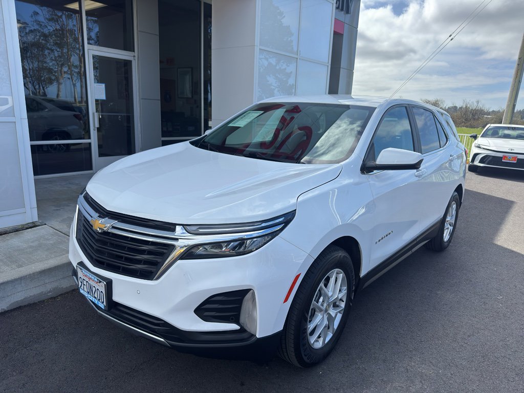 Used 2023 Chevrolet Equinox LT image 2