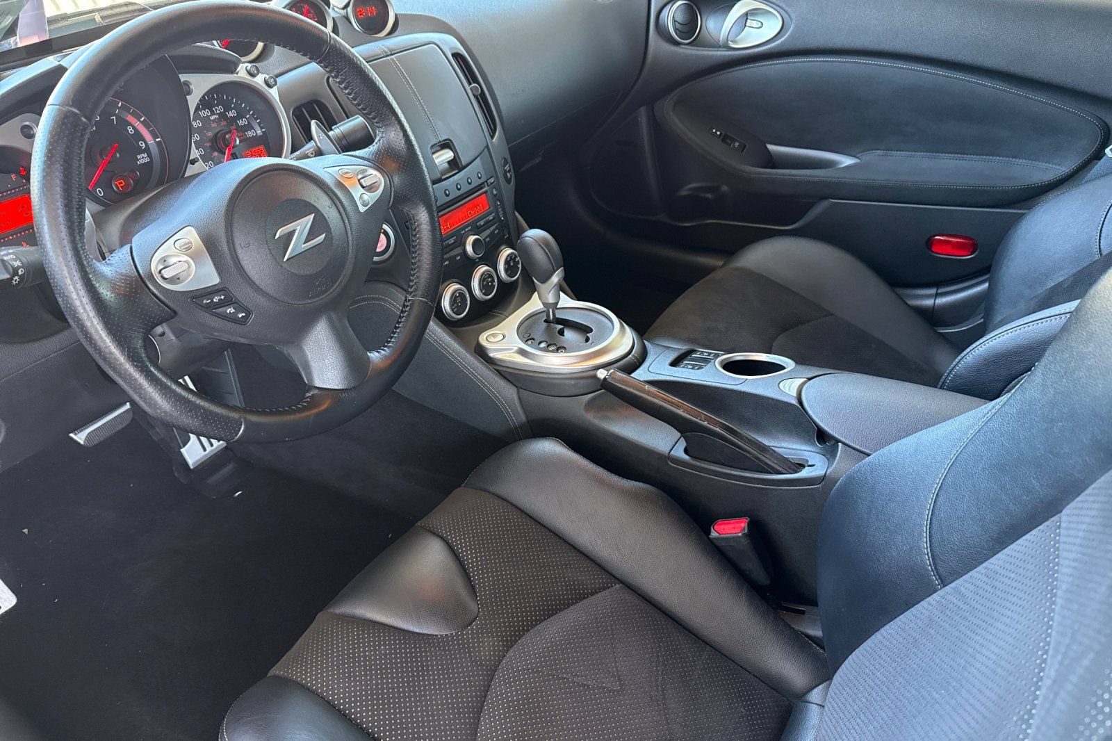 Used 2014 Nissan 370Z Touring RWD image 5
