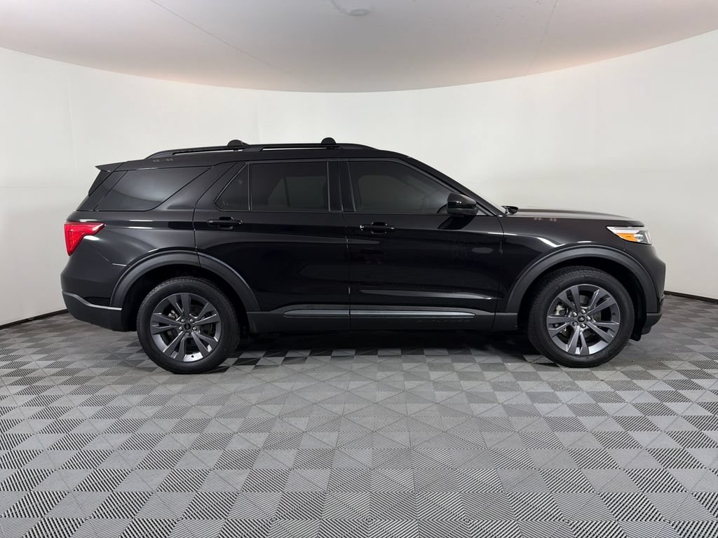 Used 2024 Ford Explorer XLT w/ Equipment Group 202A AWD/4WD image 2